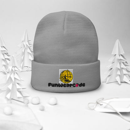 刺繍ビーニー（黒文字） – 暖かくてスタイリッシュなニット帽 | FunWearCode