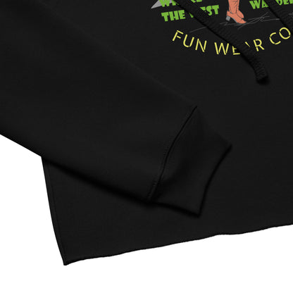 トレンドのカウガールクロップパーカー - 遊び心あふれるクラシックアメリカンスタイル | FunWearCode